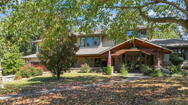 $989,000 | 146 Country Club Drive, Nevada, MO 64772