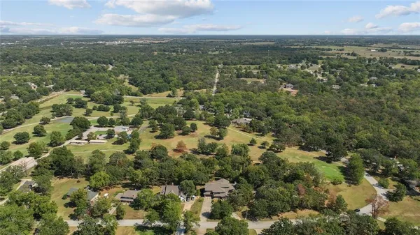 $989,000 | 146 Country Club Drive, Nevada, MO 64772