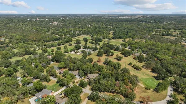 $989,000 | 146 Country Club Drive, Nevada, MO 64772
