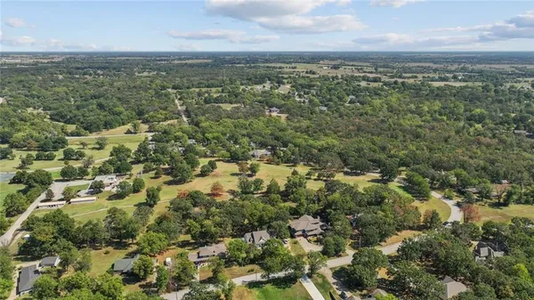 $989,000 | 146 Country Club Drive, Nevada, MO 64772