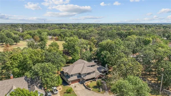 $989,000 | 146 Country Club Drive, Nevada, MO 64772