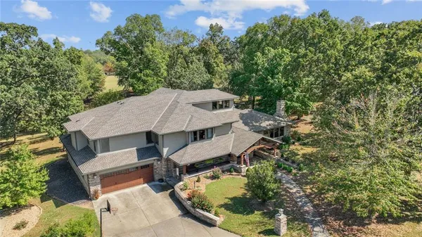 $989,000 | 146 Country Club Drive, Nevada, MO 64772