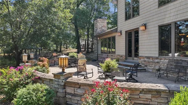 $989,000 | 146 Country Club Drive, Nevada, MO 64772