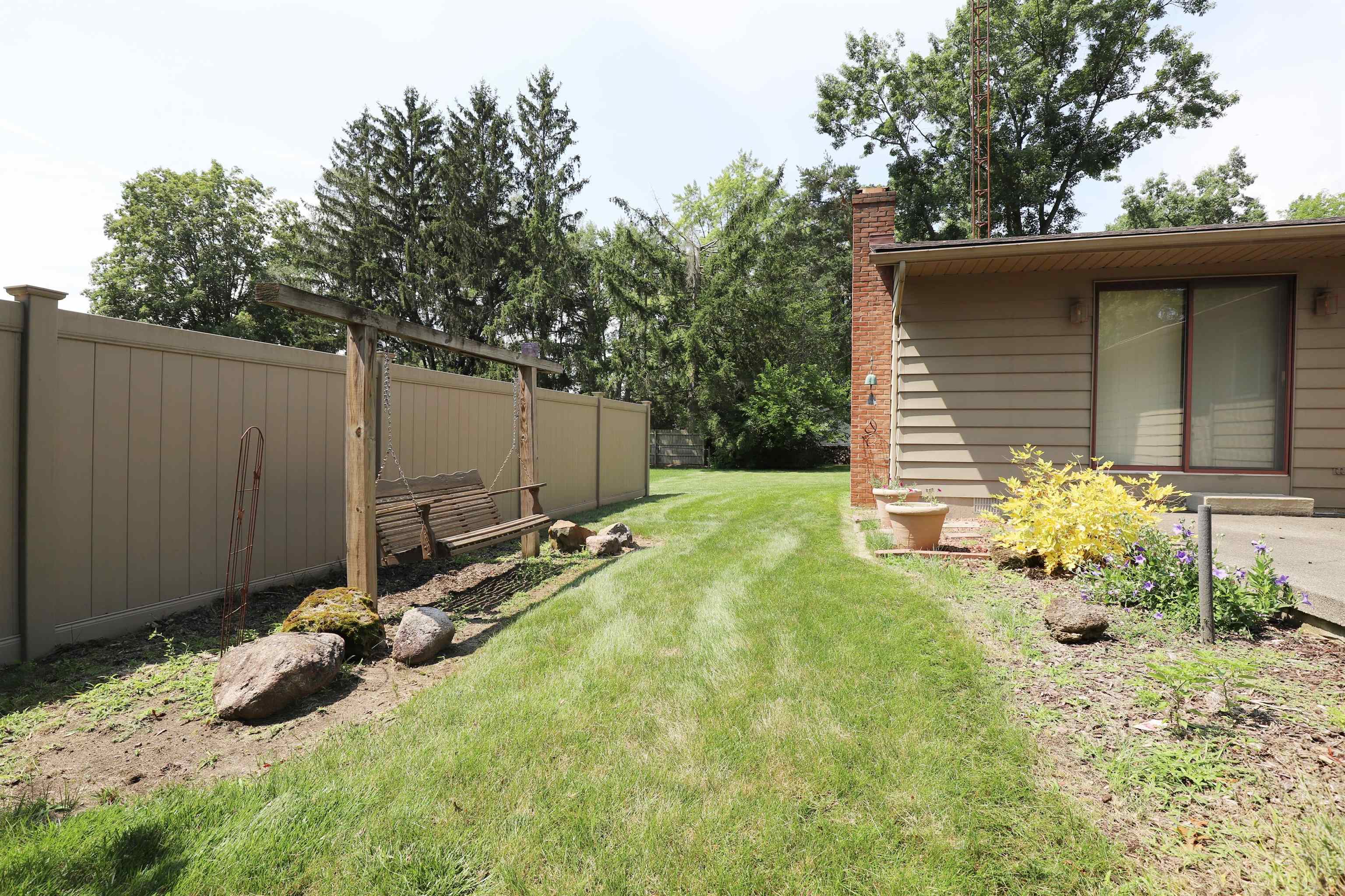 508 Daniel Flushing, MI 48433 - Photo 22 of 31 50118264-21.JPG