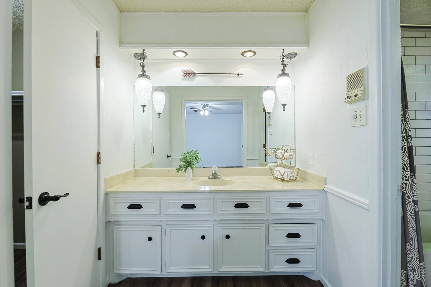 5711 74th Street Lubbock, TX 79424 - Photo 32 of 53 Primary Bathroom