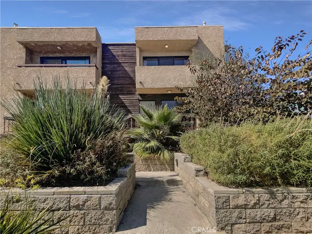 $428,000 | 14735 Victory, Van Nuys, CA 91411