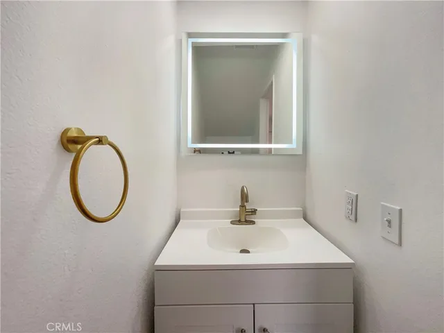 $428,000 | 14735 Victory, Van Nuys, CA 91411