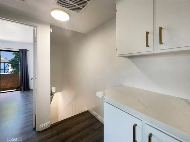 $428,000 | 14735 Victory, Van Nuys, CA 91411