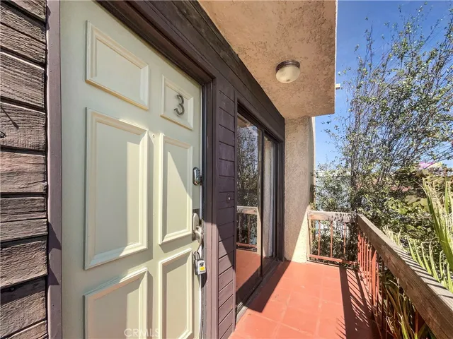 $428,000 | 14735 Victory, Van Nuys, CA 91411