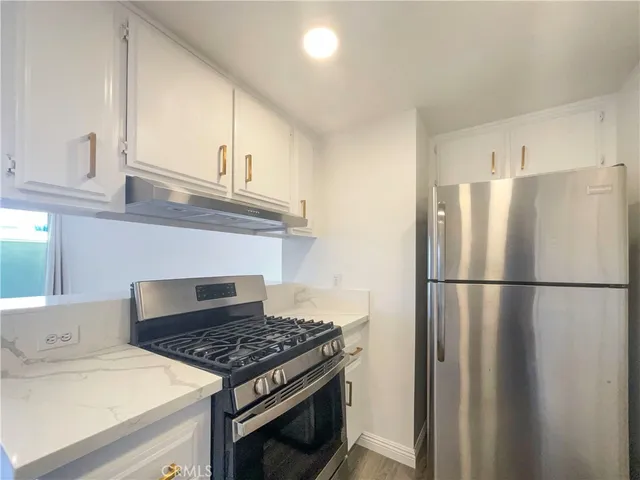 $428,000 | 14735 Victory, Van Nuys, CA 91411