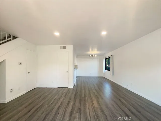 $428,000 | 14735 Victory, Van Nuys, CA 91411