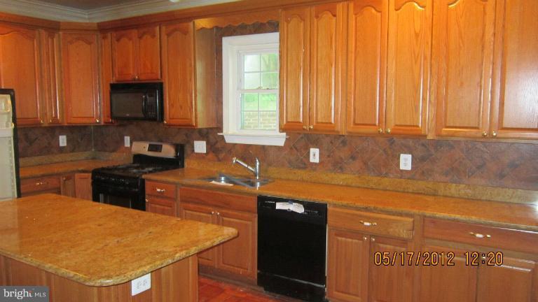 5808 Hanover Avenue Springfield, VA 22150 - Photo 3 of 7 Kitchen