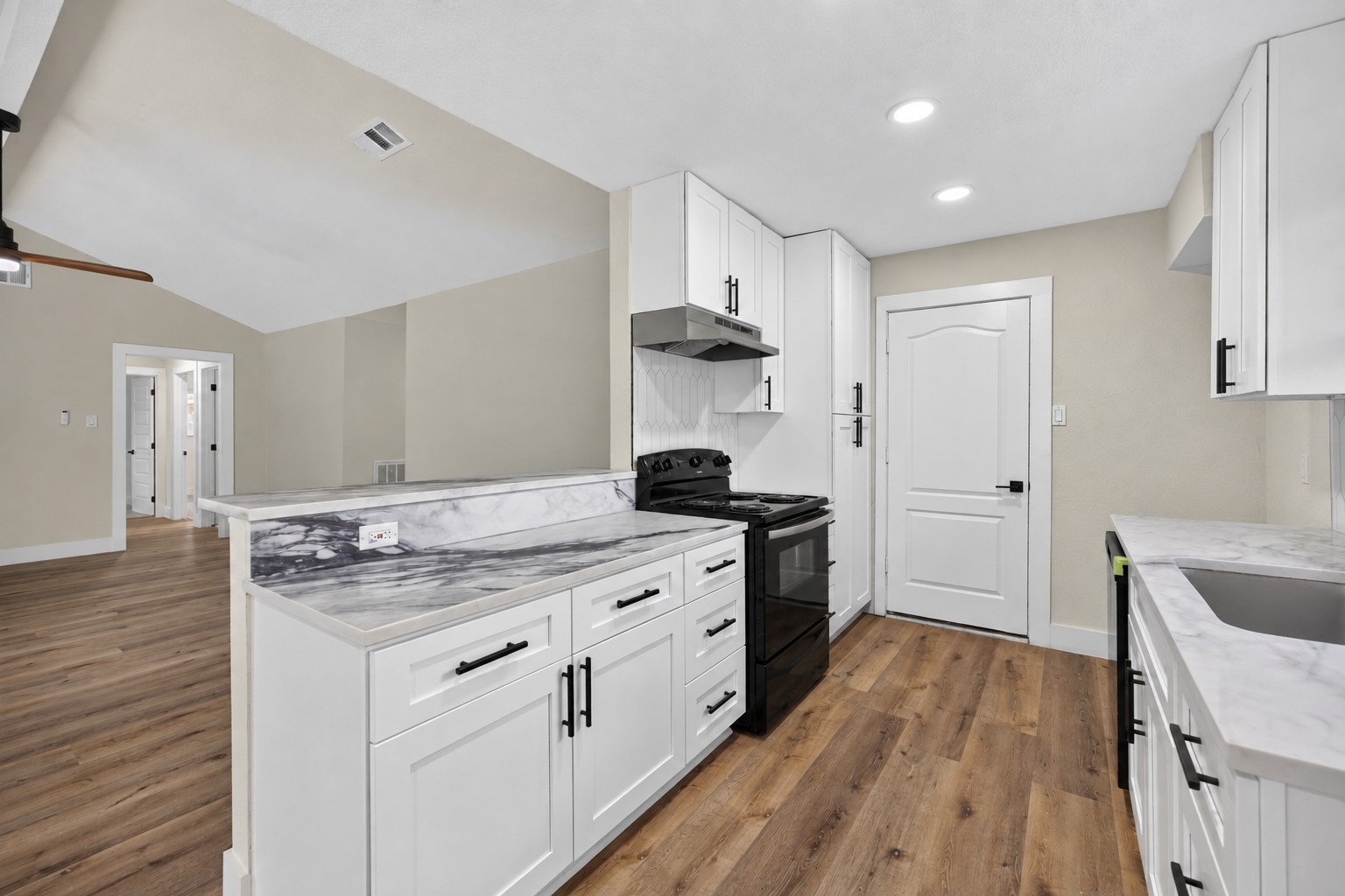 6111 Sunnygate Drive Spring, TX 77373 - Photo 8 of 19 Gallery Image 8