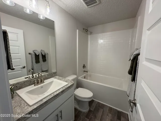 $428,900 | 832 Majestic Avenue, Sebastian, FL 32958