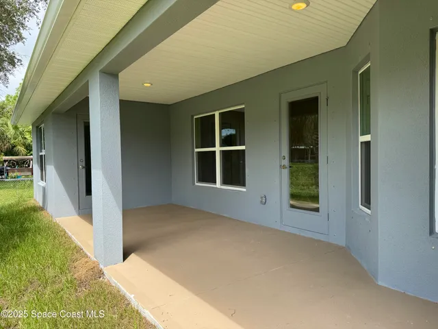 $428,900 | 832 Majestic Avenue, Sebastian, FL 32958