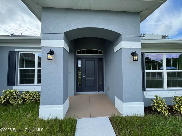 $428,900 | 832 Majestic Avenue, Sebastian, FL 32958