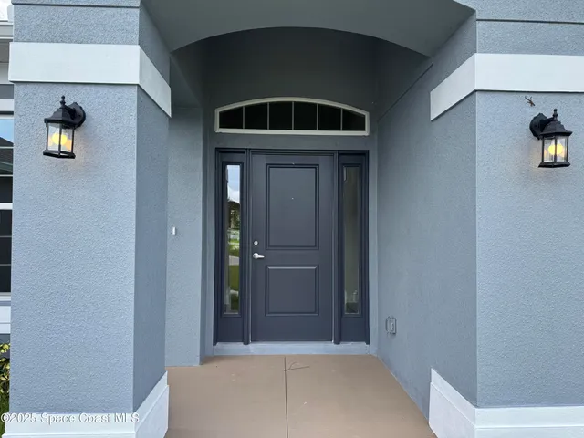 $428,900 | 832 Majestic Avenue, Sebastian, FL 32958