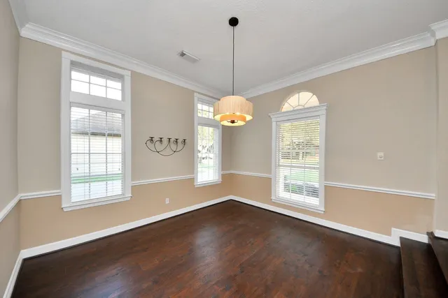 a view of entryway with a front door