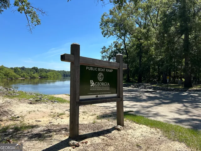 a street sign on the side of the road