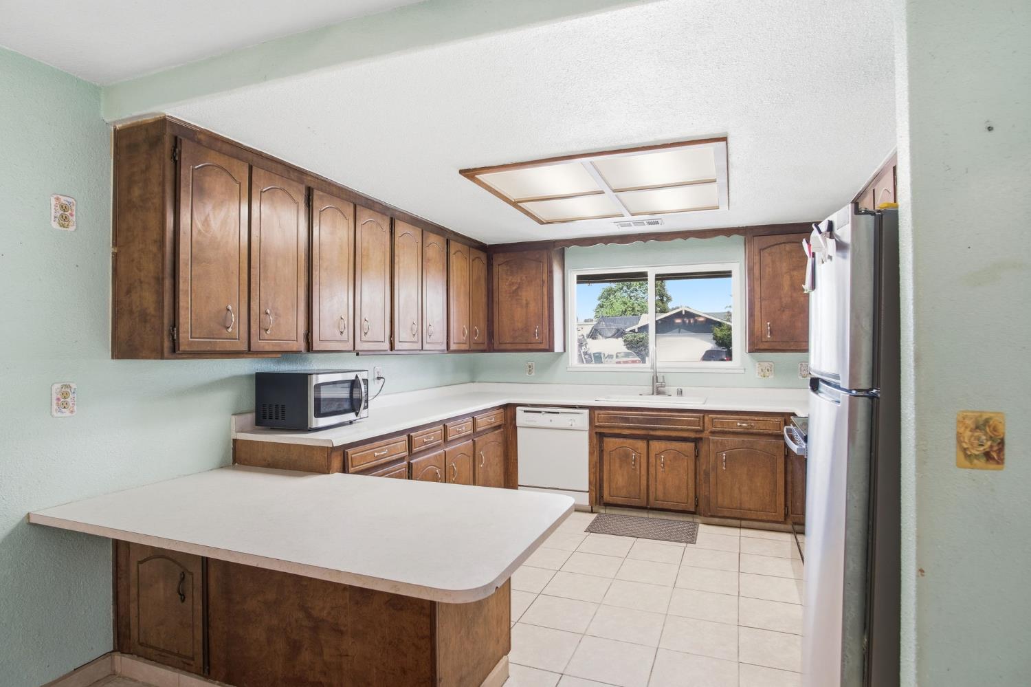 7161 Rita Way Winton, CA 95388 - Photo 8 of 33
