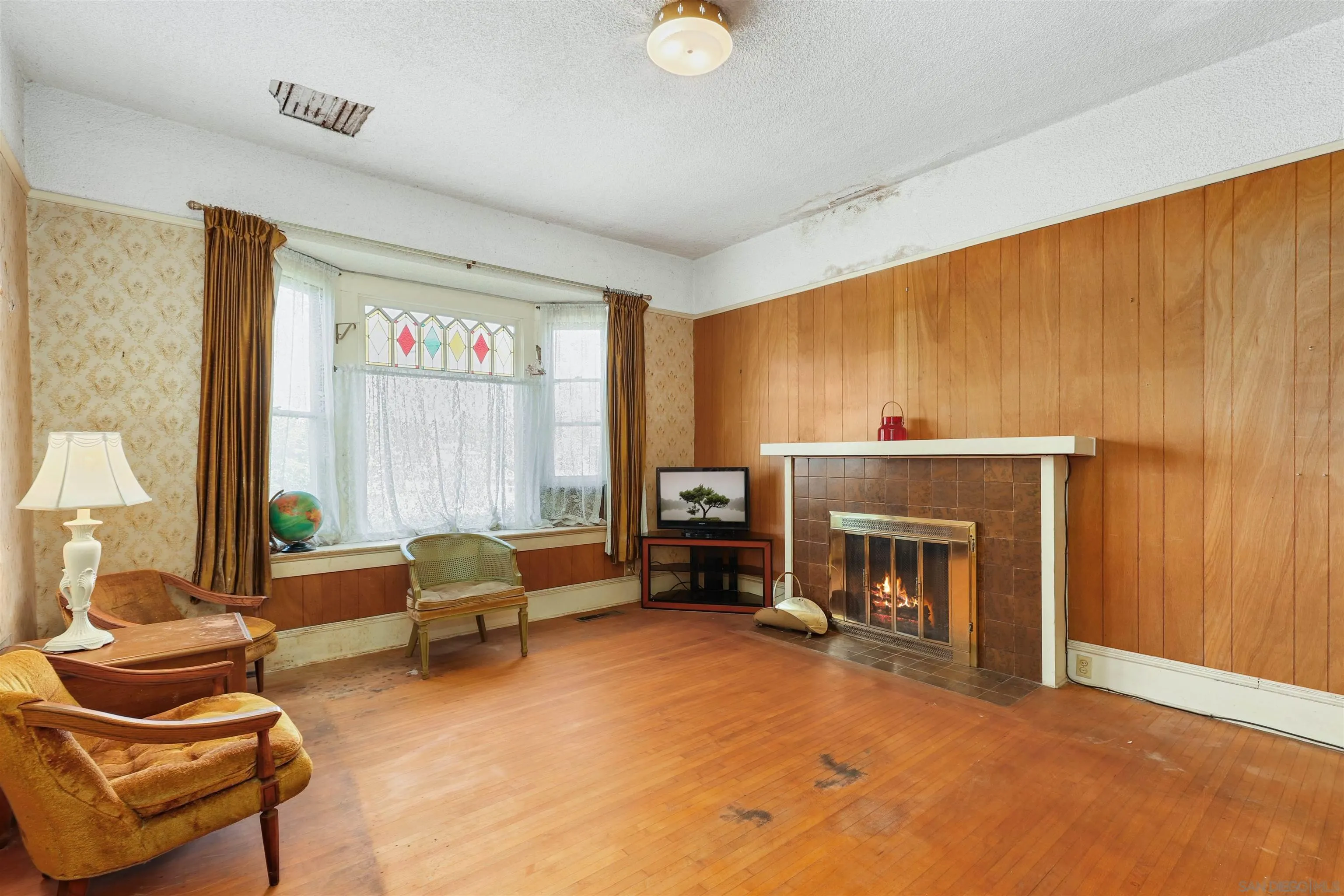 9069-73 Rosedale Court Spring Valley, CA 91977 - Photo 3 of 47 a living room with furniture and a fireplace
