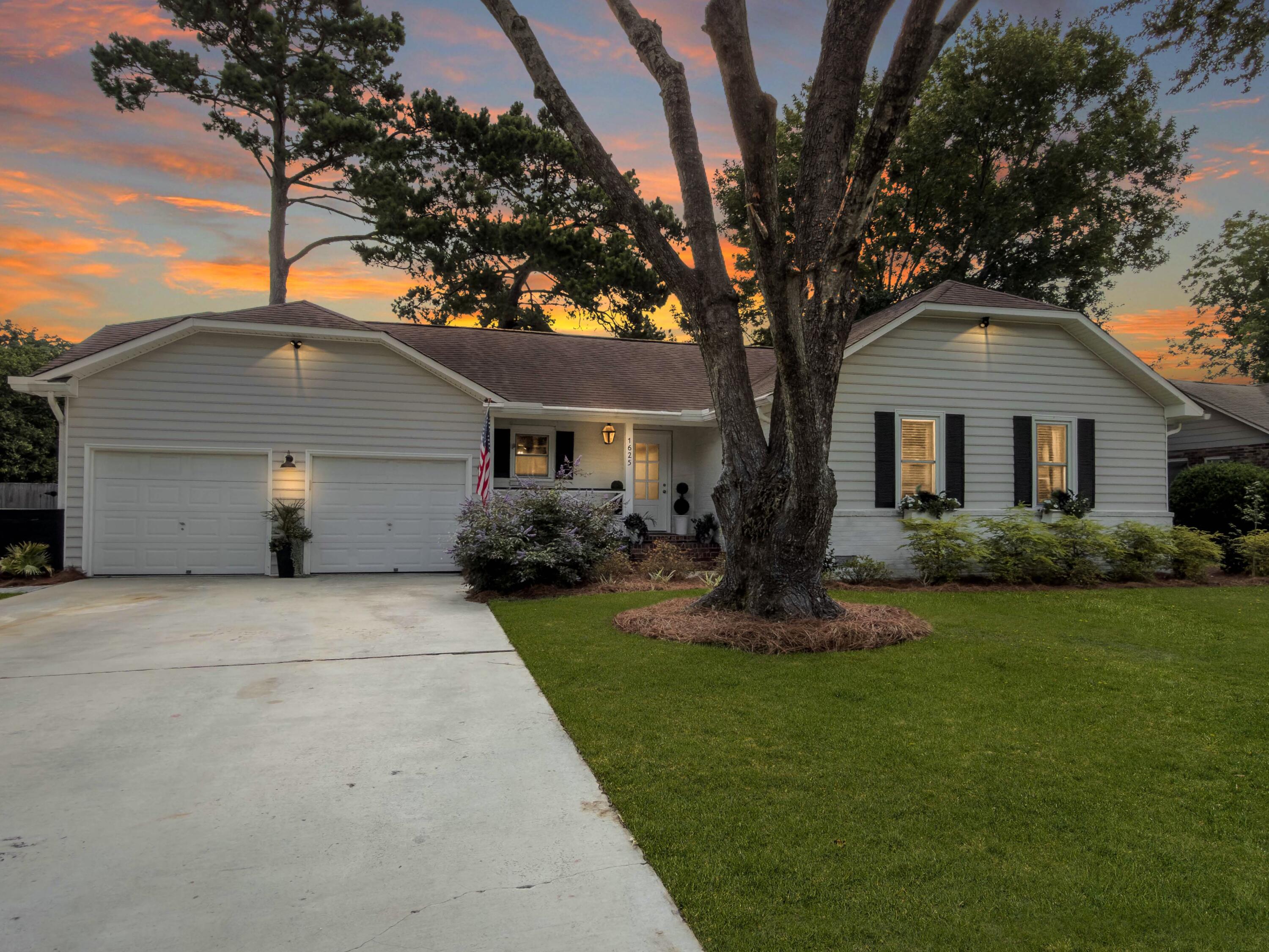 1625 Longview Road Mount Pleasant, SC 29464 - Photo 2 of 37