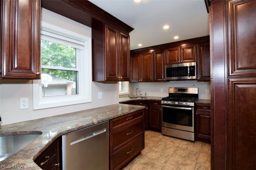3783 Berkeley Road Cleveland Heights, OH 44118 - Photo 15 of 36