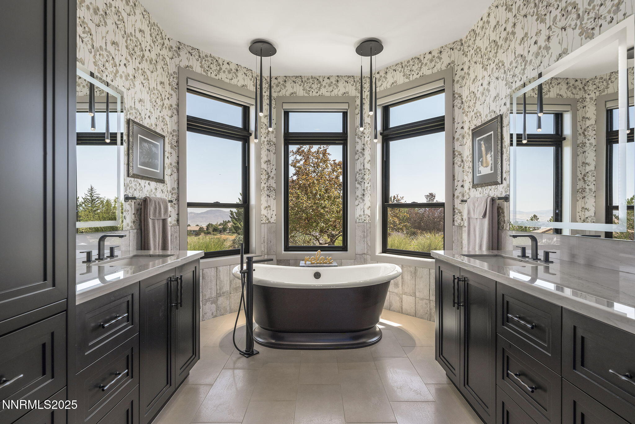 6177 North Featherstone Circle Reno, NV 89511 - Photo 32 of 72 a large kitchen with a large window