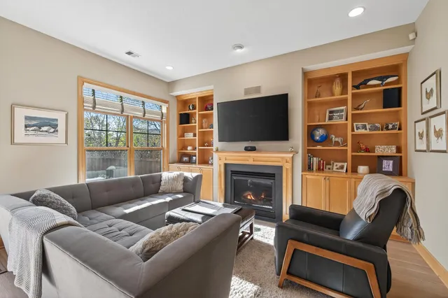 $549,000 | 712 Linden Street, Mendota Heights, MN 55118