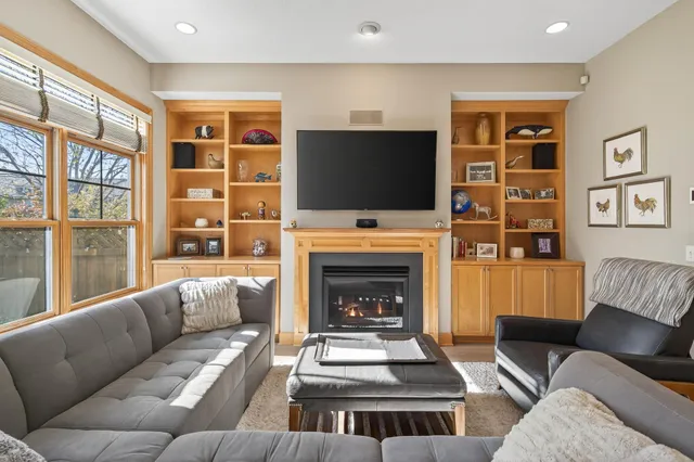 $549,000 | 712 Linden Street, Mendota Heights, MN 55118