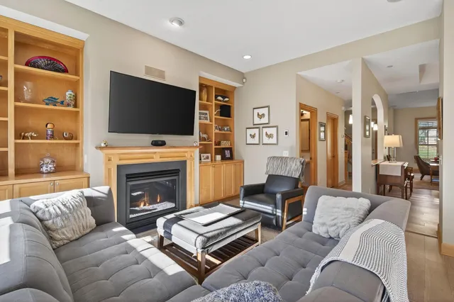 $549,000 | 712 Linden Street, Mendota Heights, MN 55118