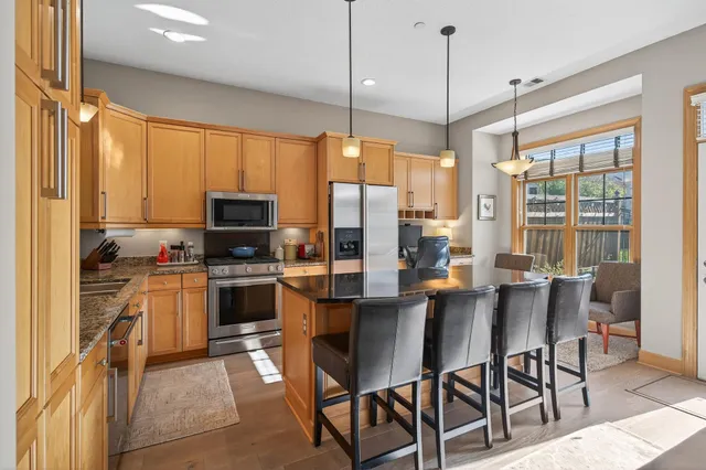 $549,000 | 712 Linden Street, Mendota Heights, MN 55118