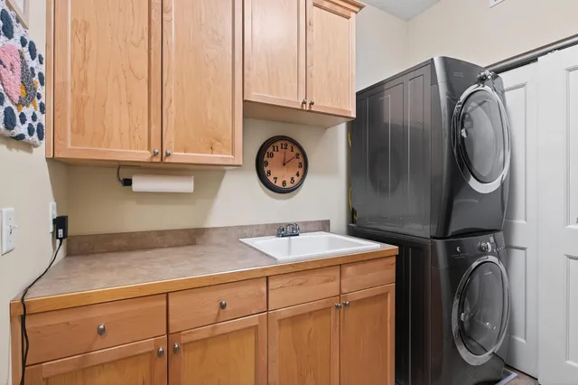 $549,000 | 712 Linden Street, Mendota Heights, MN 55118