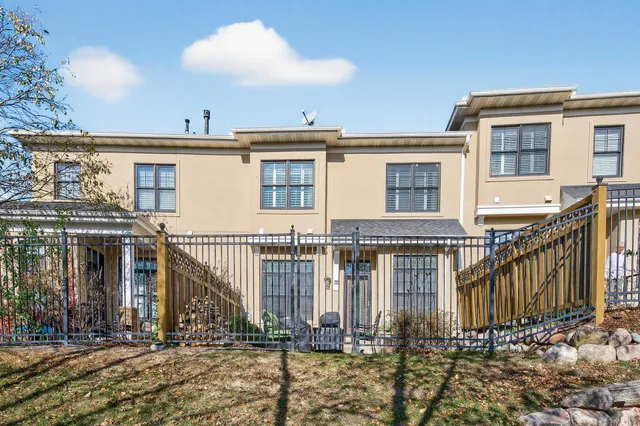 $549,000 | 712 Linden Street, Mendota Heights, MN 55118