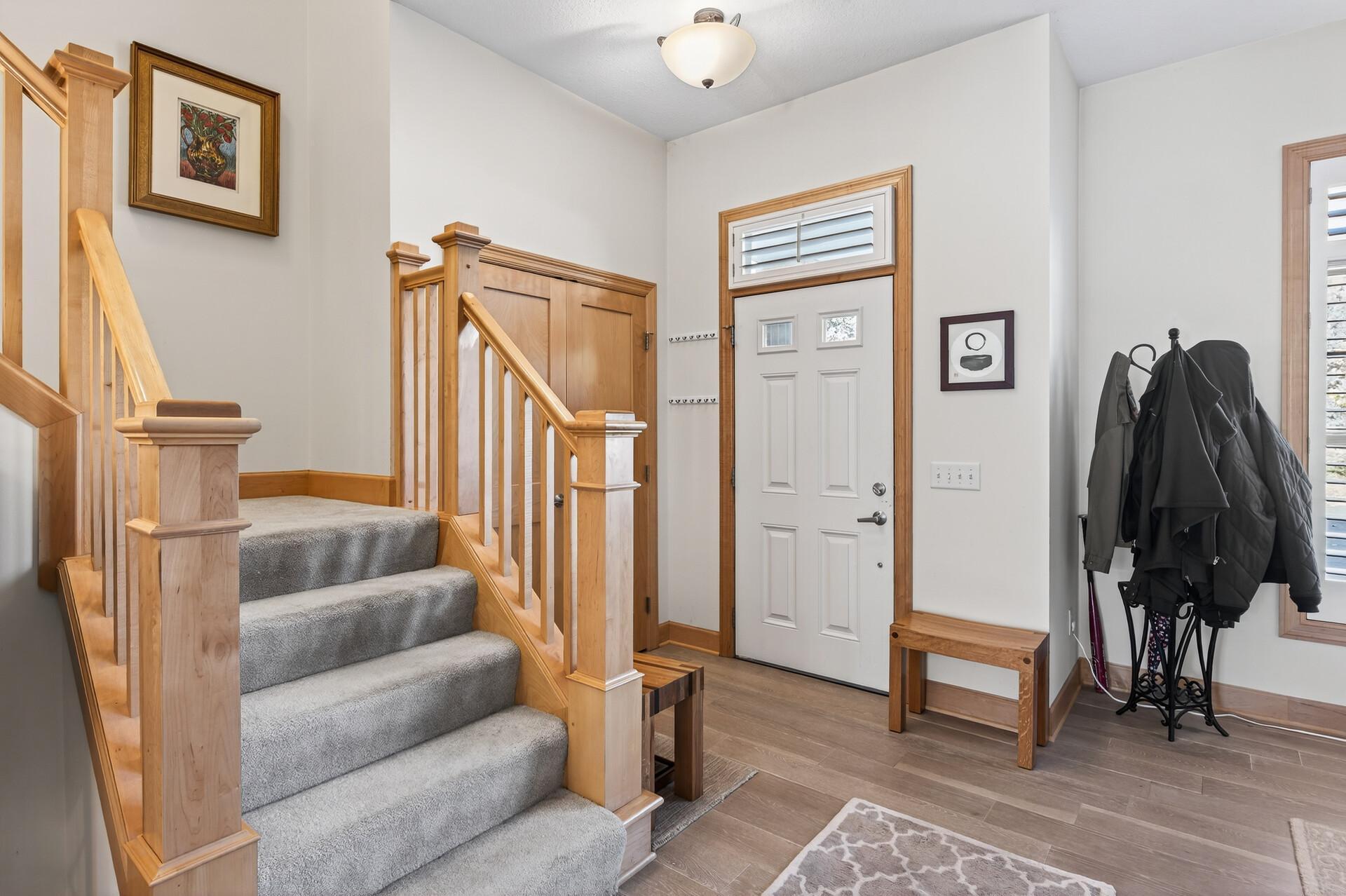 712 Linden Street Mendota Heights, MN 55118 - Photo 4 of 47