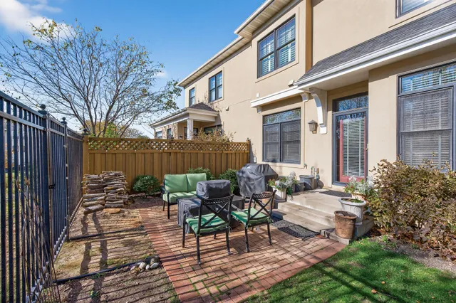 $549,000 | 712 Linden Street, Mendota Heights, MN 55118