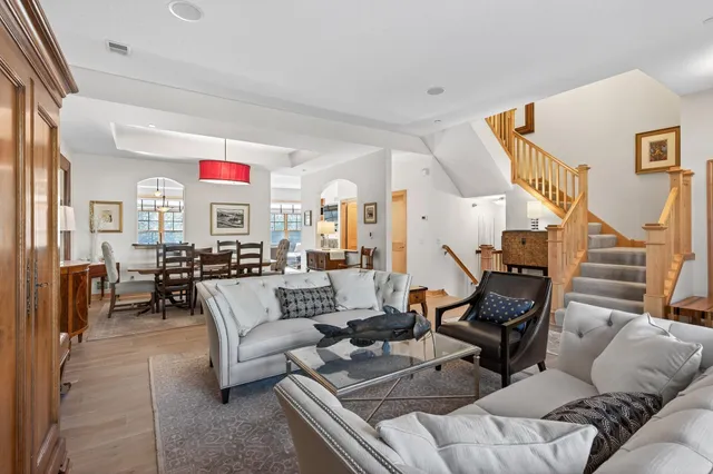 $549,000 | 712 Linden Street, Mendota Heights, MN 55118