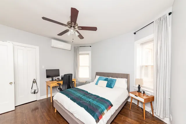 $2,040 | 4014 West Nelson Street, Unit 1, Chicago, IL 60641