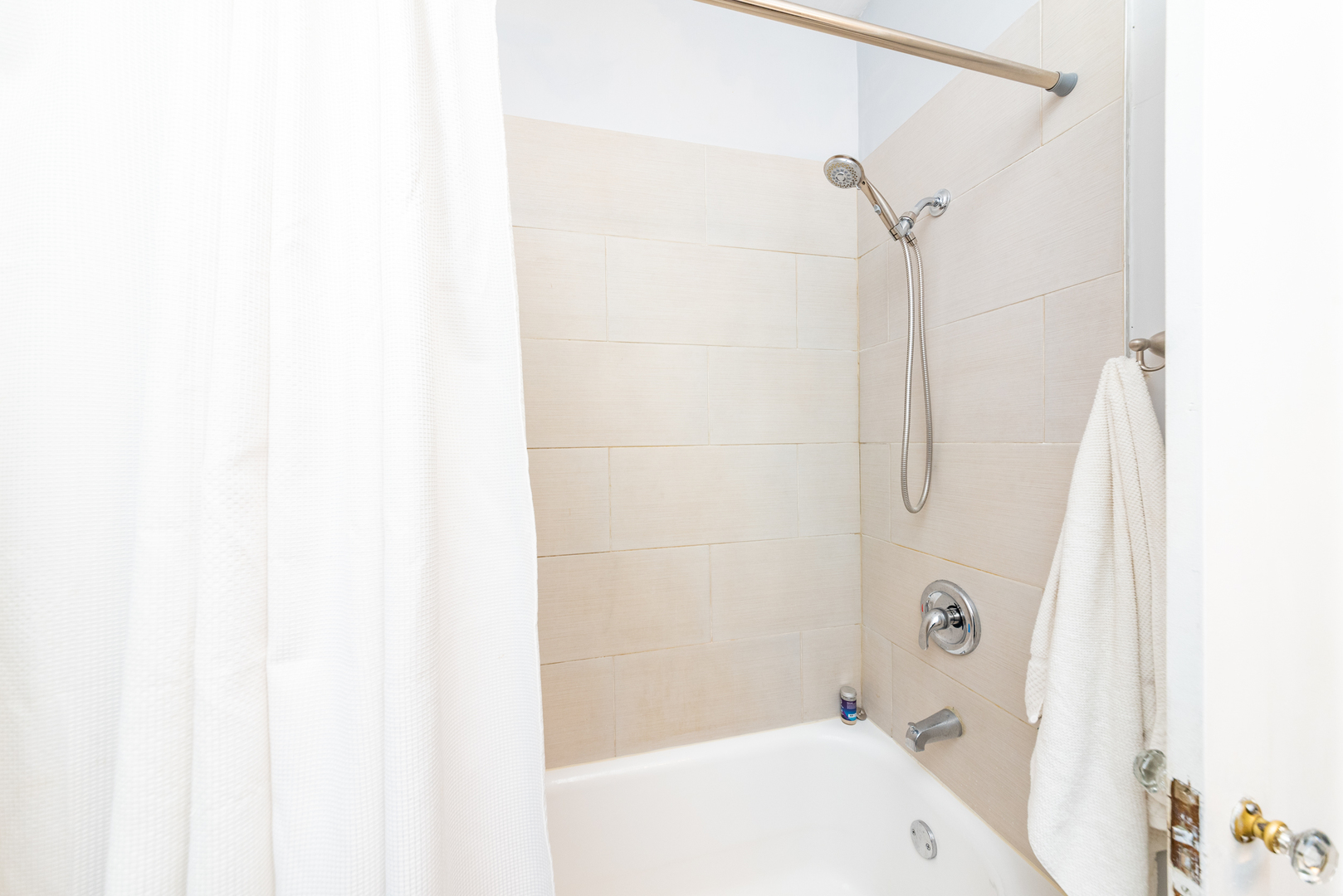 4014 West Nelson Street, Unit 1 Chicago, IL 60641 - Photo 16 of 21 a bathroom with a bathtub and shower
