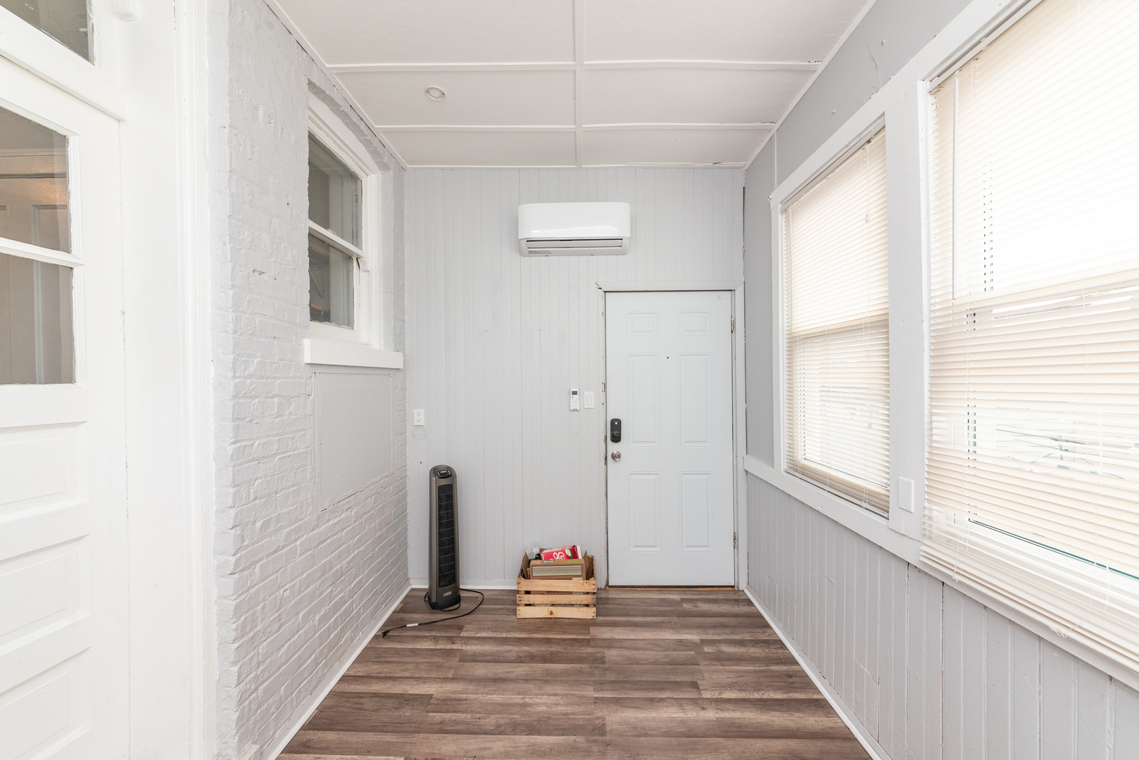 4014 West Nelson Street, Unit 1 Chicago, IL 60641 - Photo 18 of 21 a view of a bedroom with window