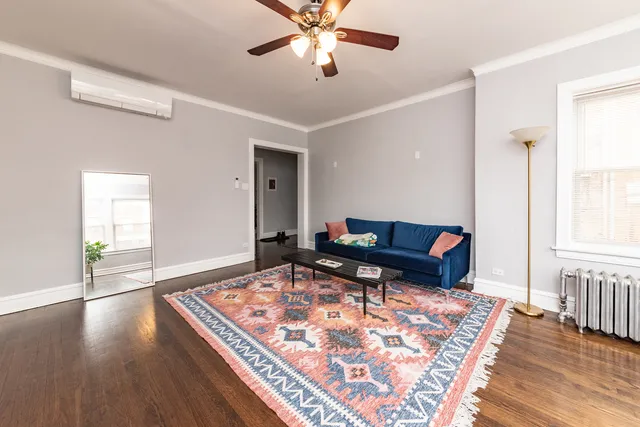 $2,040 | 4014 West Nelson Street, Unit 1, Chicago, IL 60641