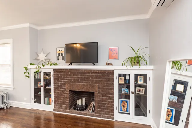 $2,040 | 4014 West Nelson Street, Unit 1, Chicago, IL 60641