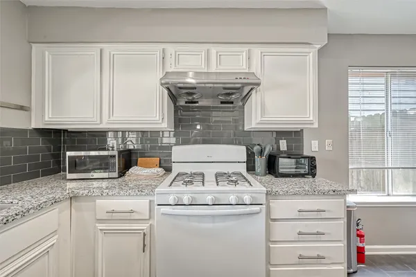 $2,200 | 2215 Fort Laramie Drive, Katy, TX 77449