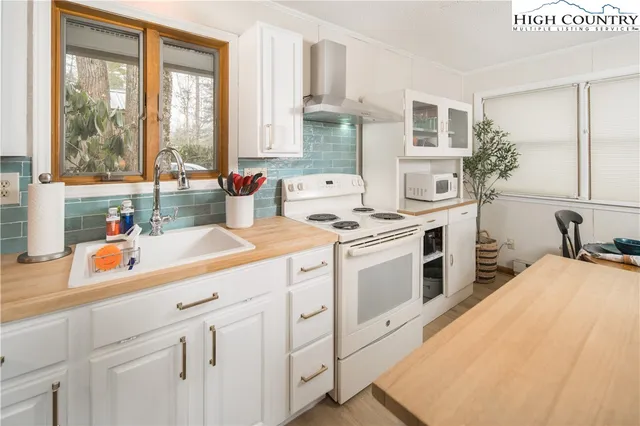 $369,900 | 421 Windridge Road, Newland, NC 28657