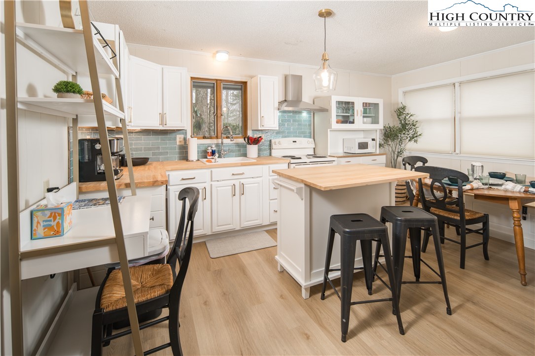 421 Windridge Road Newland, NC 28657 - Photo 9 of 34