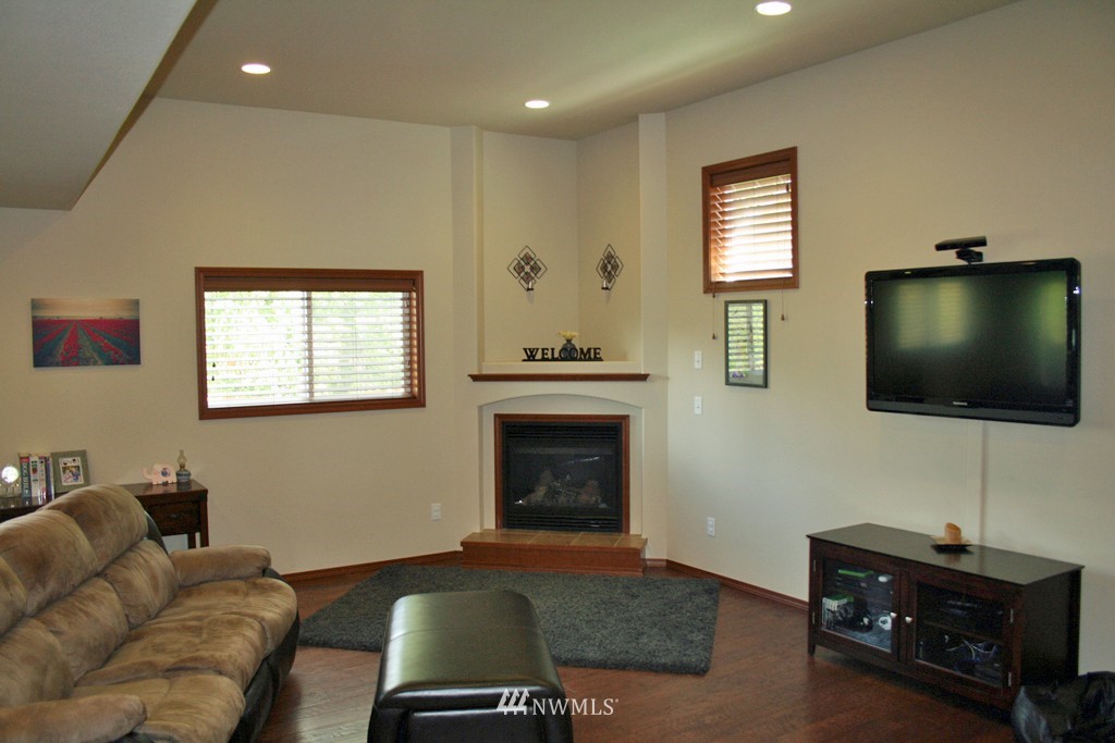 408 Barry Loop Mount Vernon, WA 98274 - Photo 4 of 25 Gallery Image 4