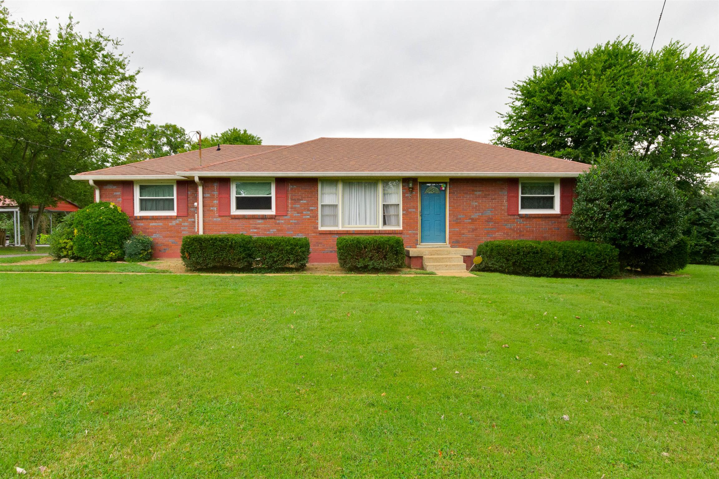 706 East Campbell Road Madison, TN 37115 - Photo 1 of 25 Beautiful, home in a quiet neighborhood about 10 minutes to downtown.