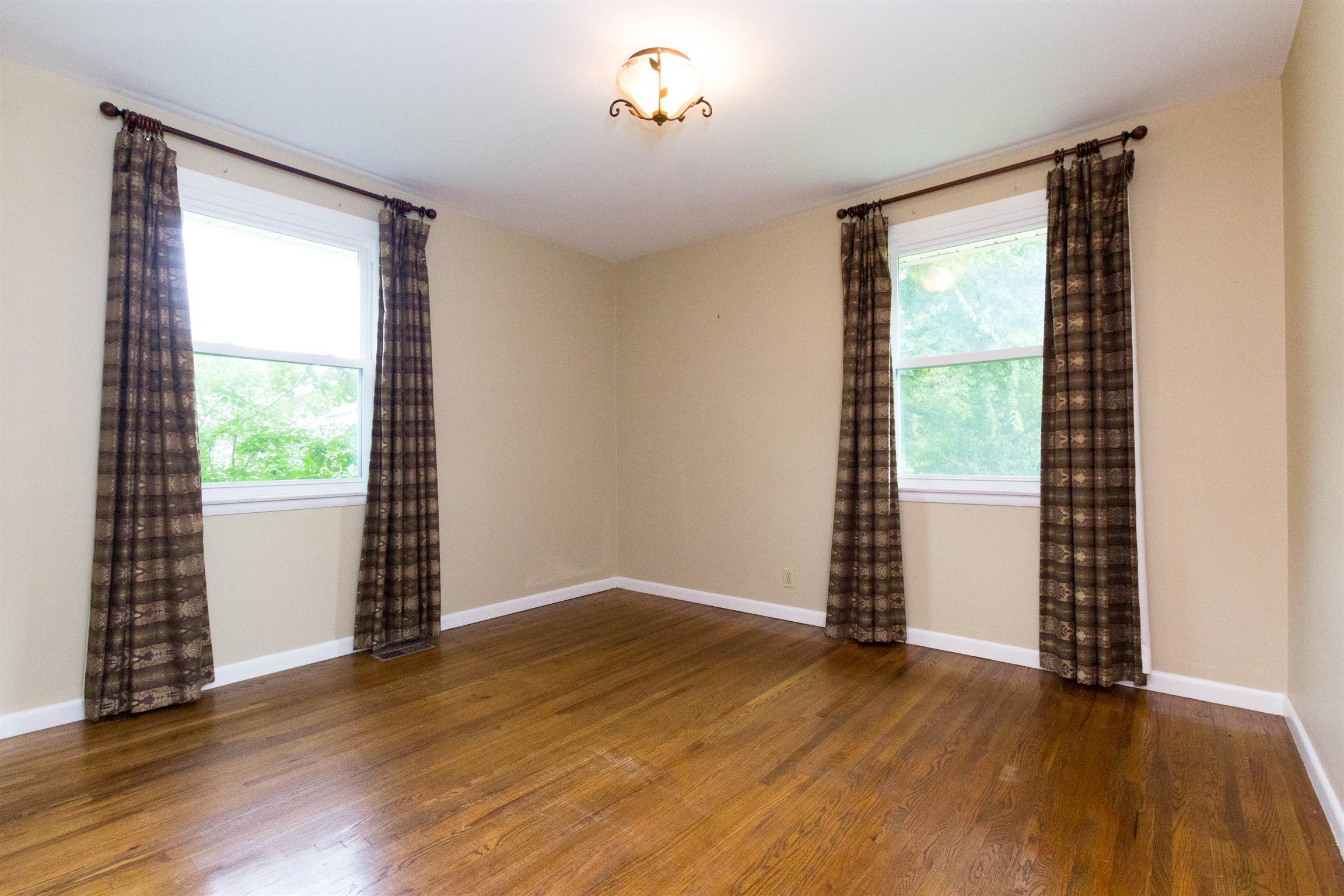 706 East Campbell Road Madison, TN 37115 - Photo 12 of 25 Bedroom - Slick finished ceilings, replacement windows too