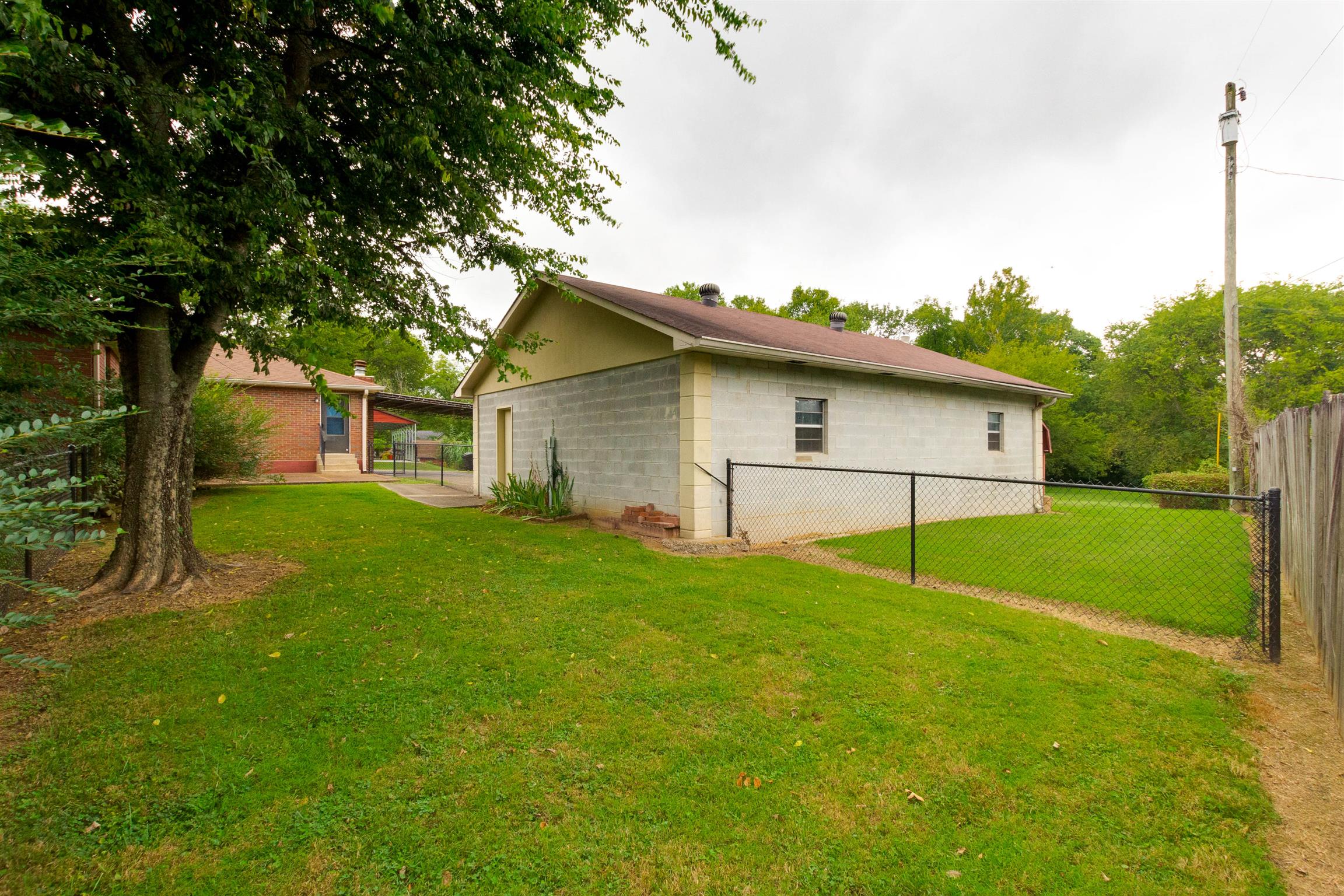 706 East Campbell Road Madison, TN 37115 - Photo 20 of 25 Garage Workshop is 36'x24'