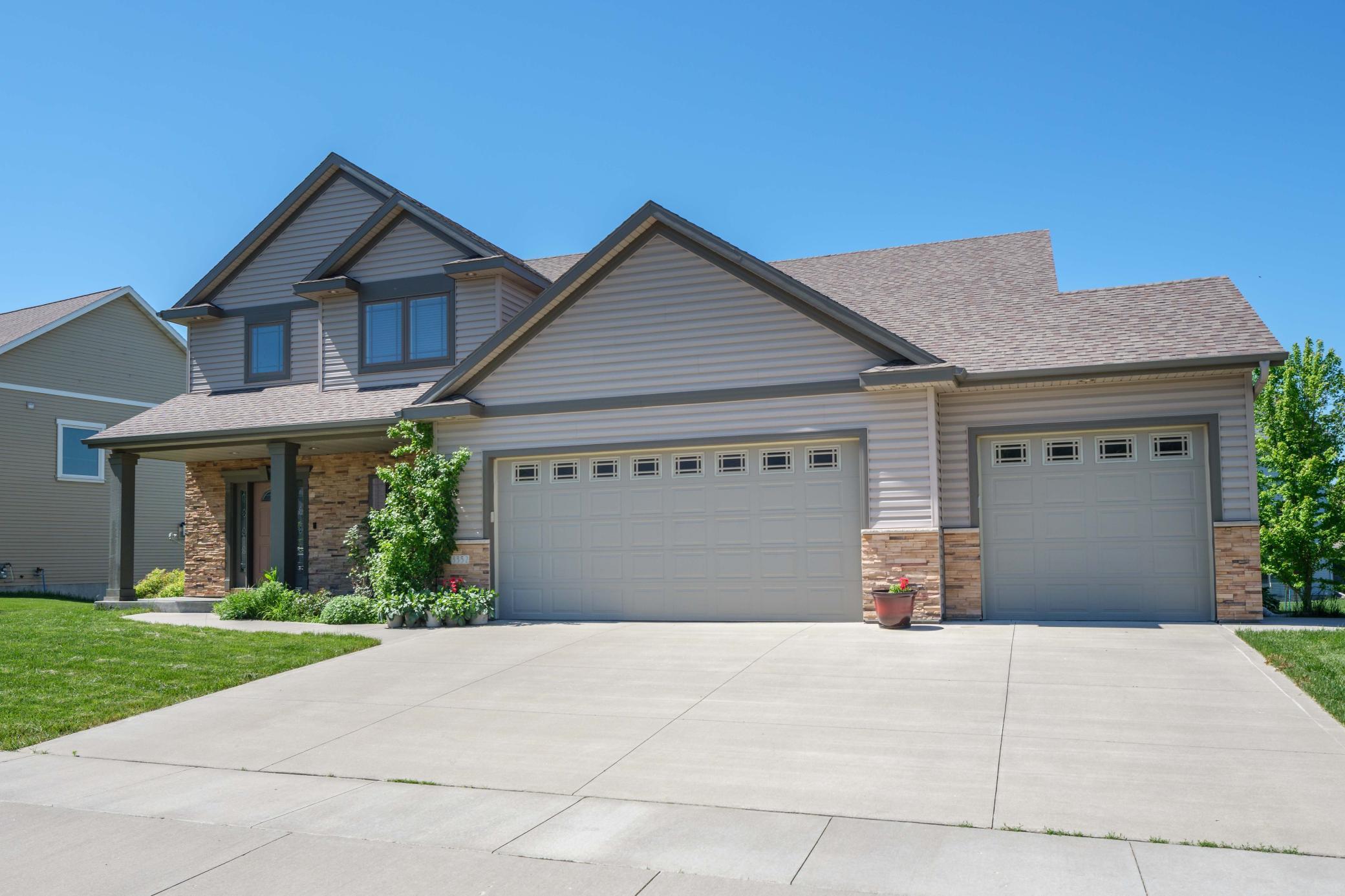3352 Jasper Court Northeast Rochester, MN 55906 - Photo 2 of 29 Gallery Image 2